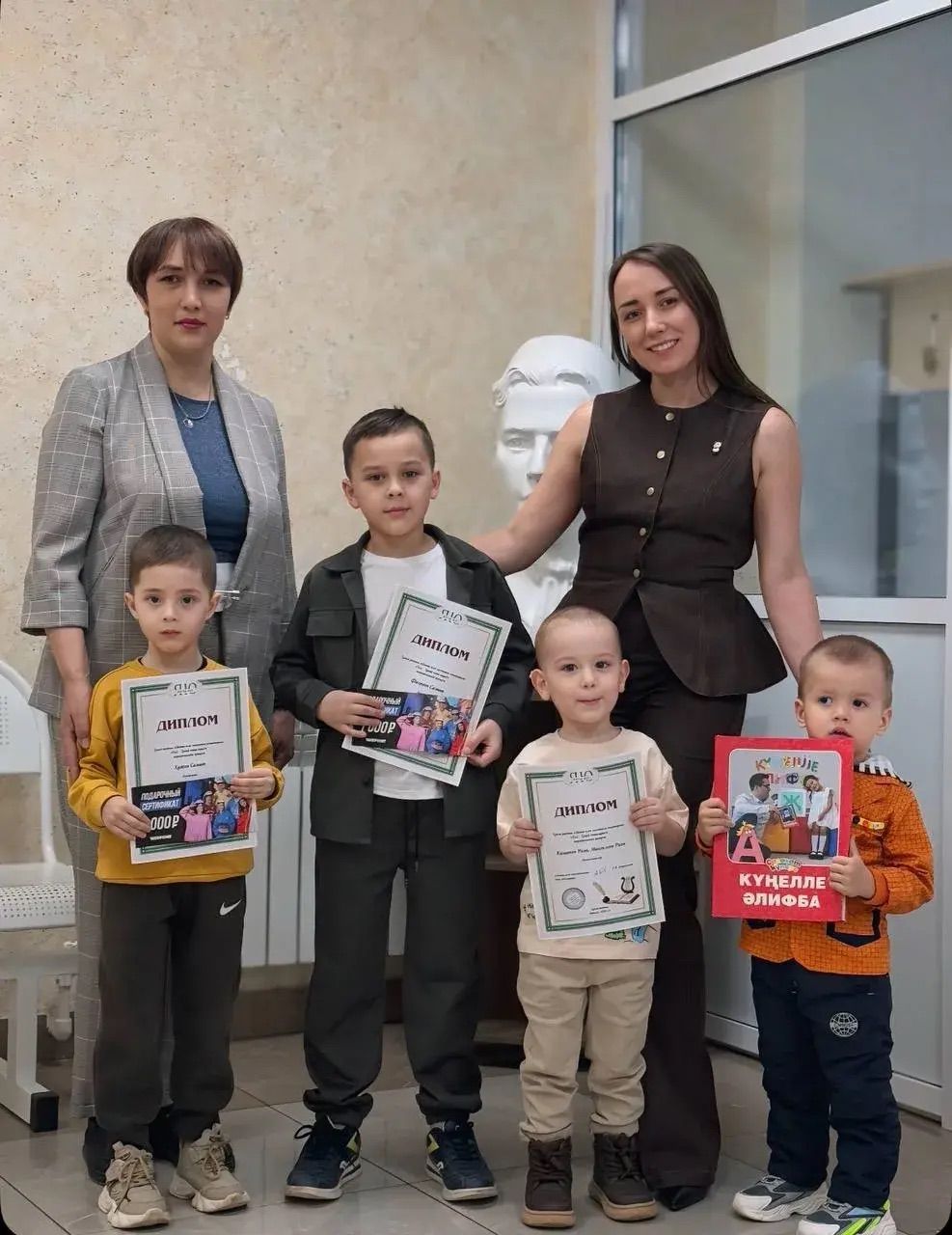 «Тукай оныклары» җиңүчеләрен тапты: «Якты юл» редакциясендә тантаналы бүләкләү чарасы узды