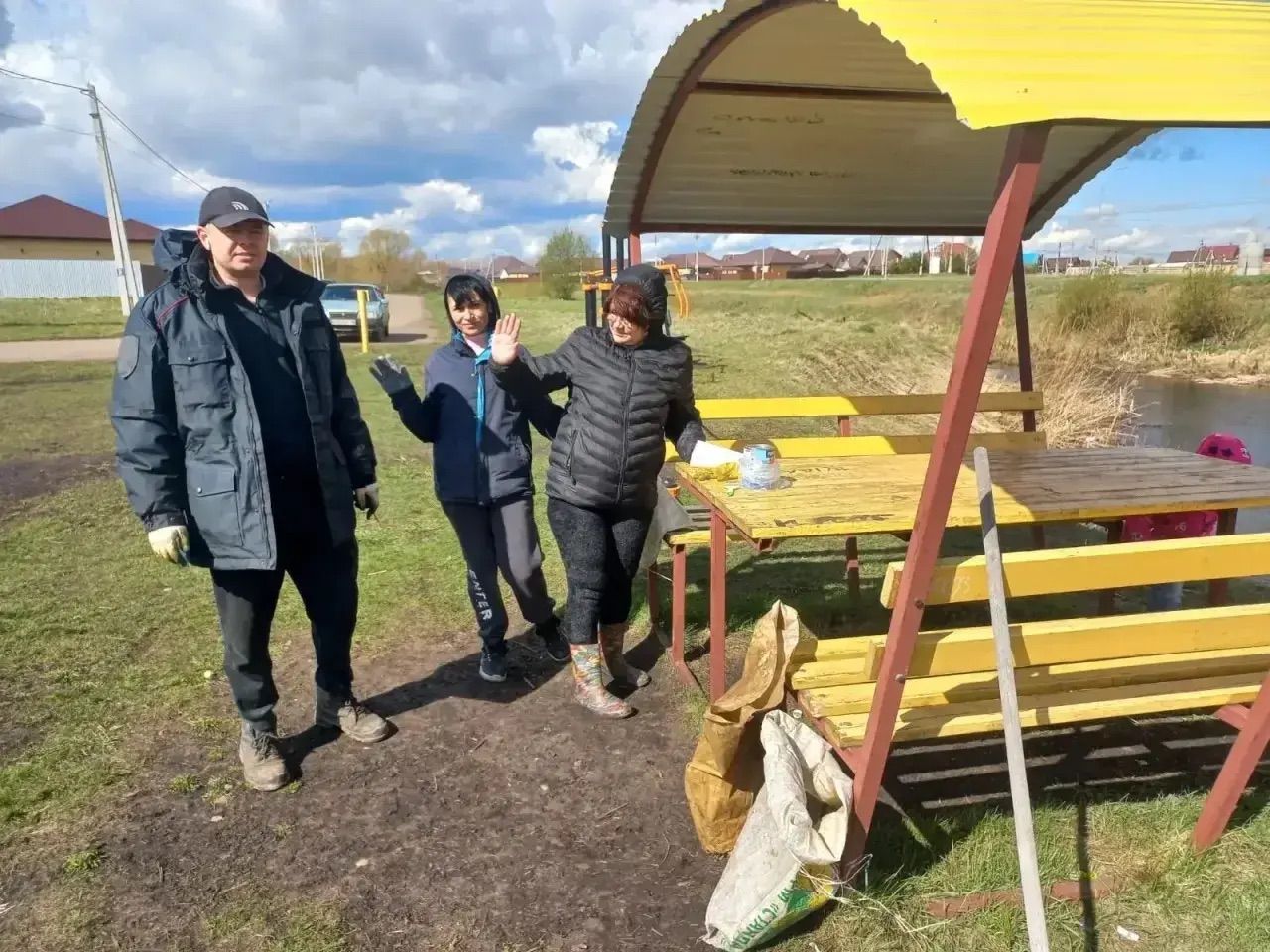 Общее дело: жители Суровки вышли на большую уборку