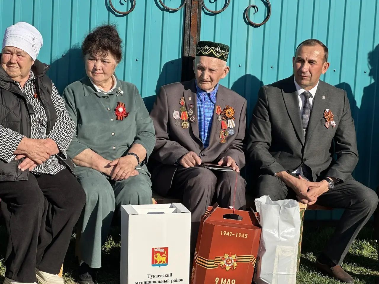 Йөз яшьлек Җиңү язы: Шәүкәт ага Әхмәтнәҗиповны бәйрәм белән котладылар