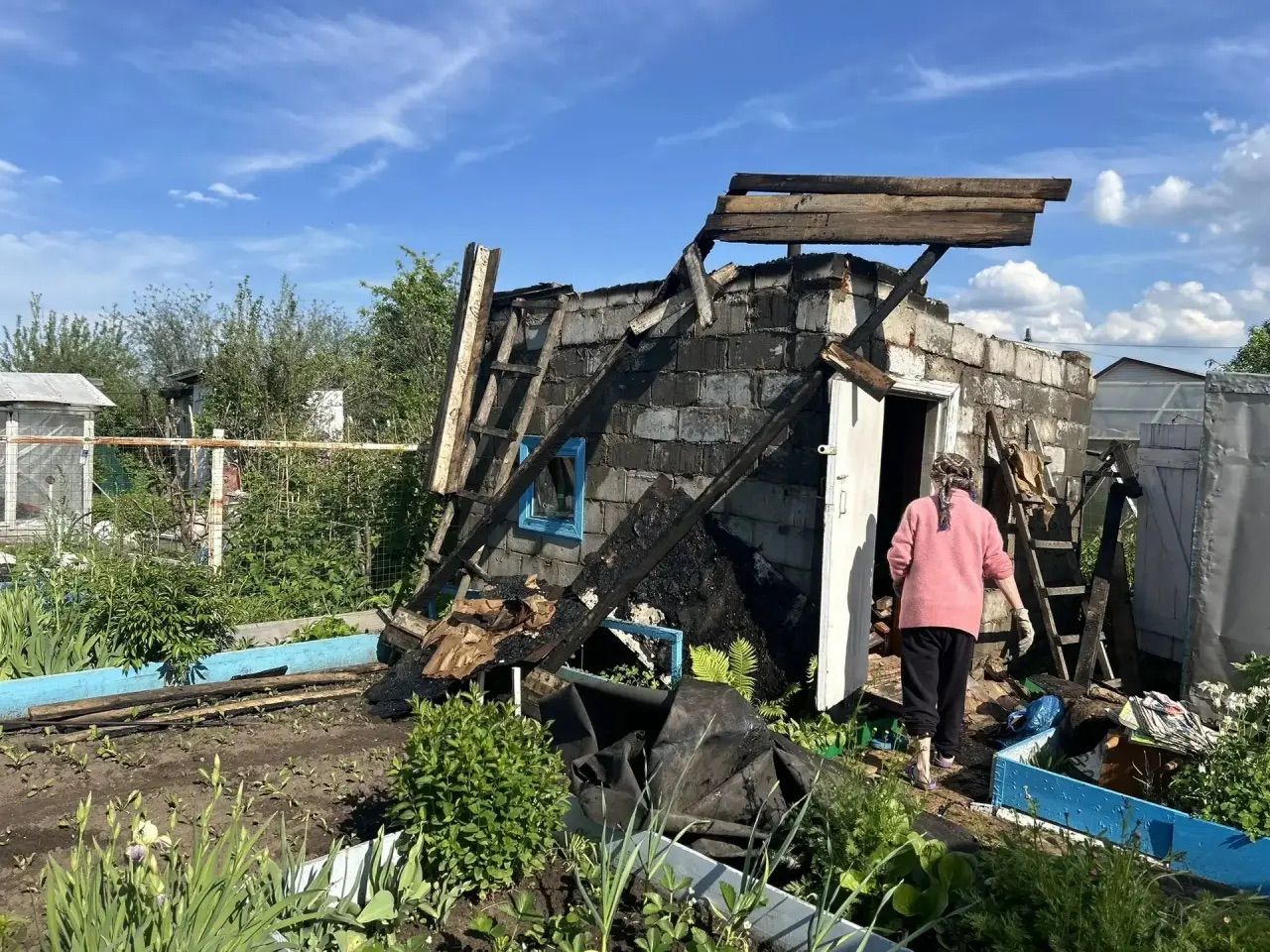 В СНТ «Восход-2» из-за дефекта печной трубы вспыхнула кирпичная баня пенсионерки