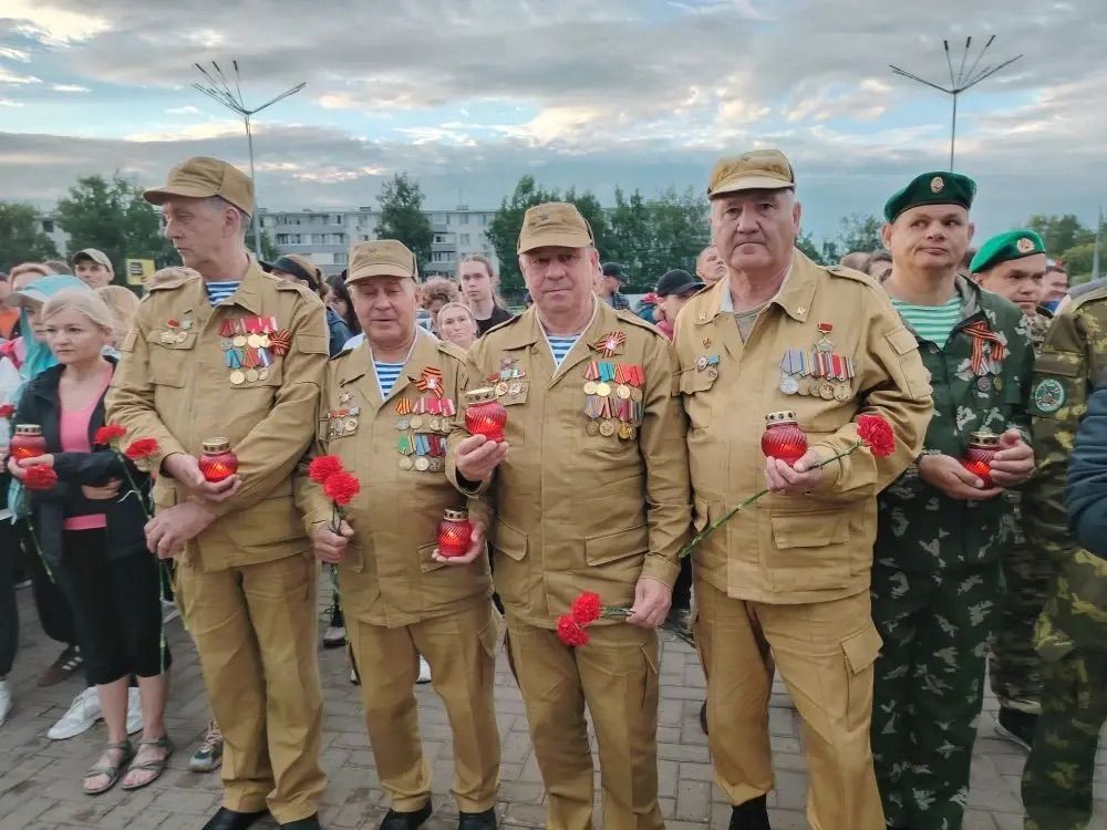 Тукай районы әфганчылары мемориалга чәчәкләр салды