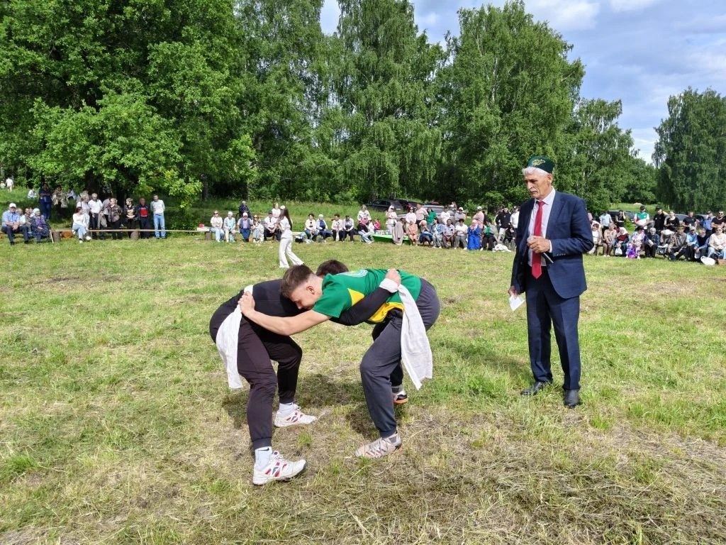 Аркан тартышуда — Бай Бүләк җиңүче! Яңа Бүләк Сабан туеннан репортаж