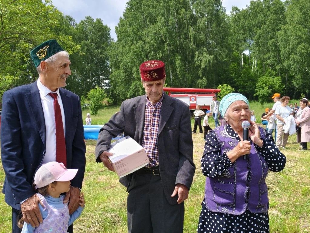 Аркан тартышуда — Бай Бүләк җиңүче! Яңа Бүләк Сабан туеннан репортаж