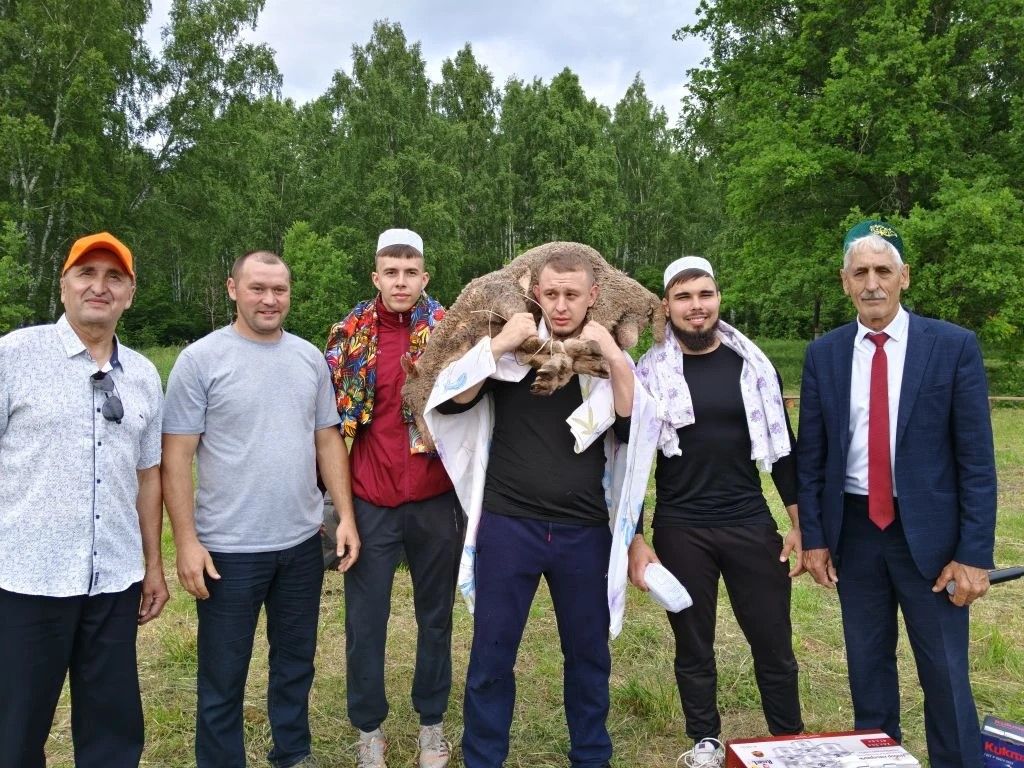 Аркан тартышуда — Бай Бүләк җиңүче! Яңа Бүләк Сабан туеннан репортаж