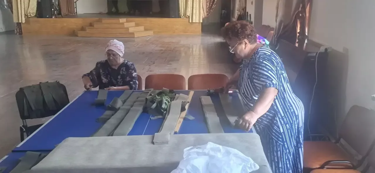 Жительницы деревни Старые Ерыклы готовят помощь для бойцов СВО