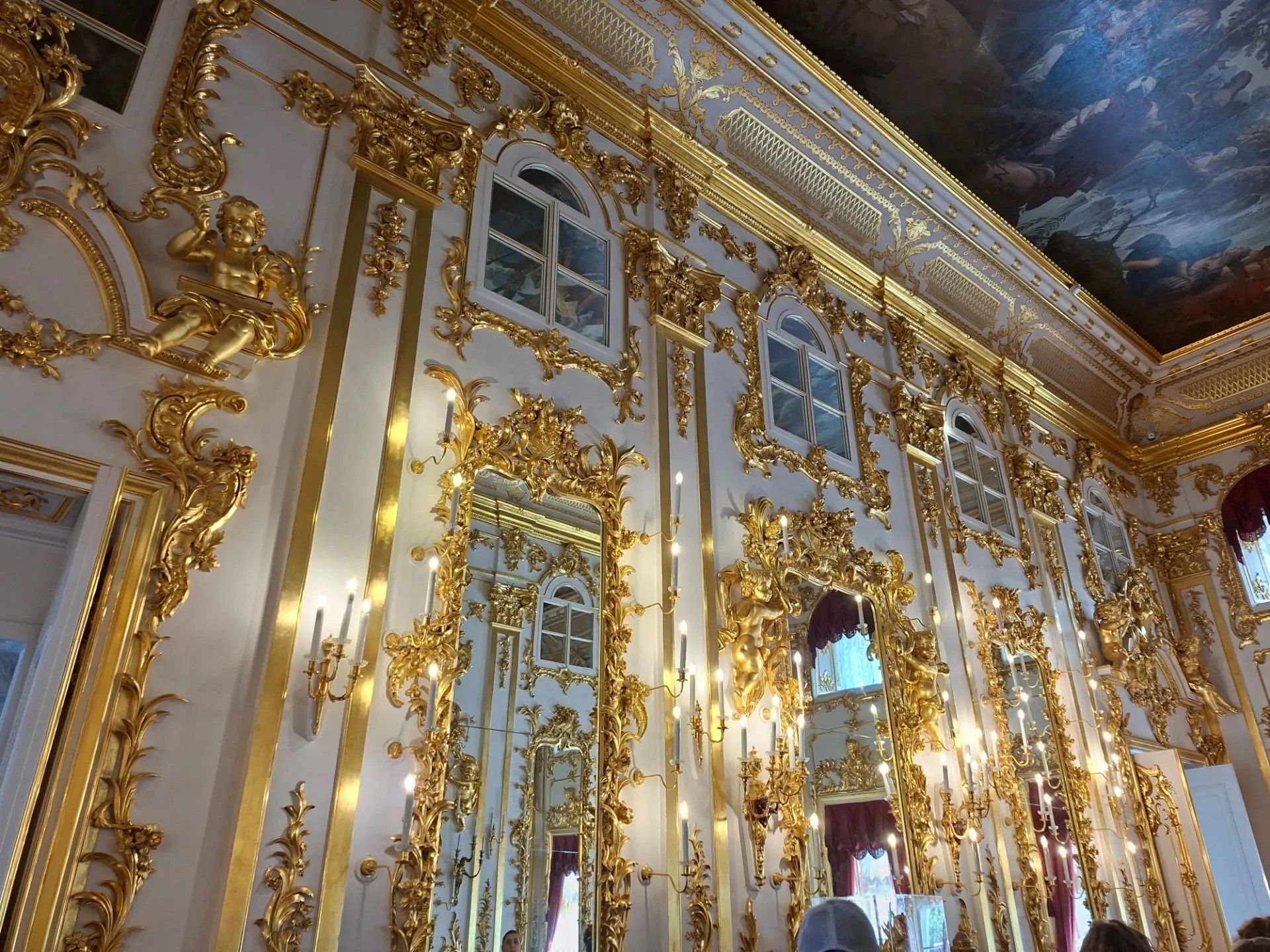 Санкт-Петербургта сәяхәт: шәһәрнең иң матур урыннарын барладык