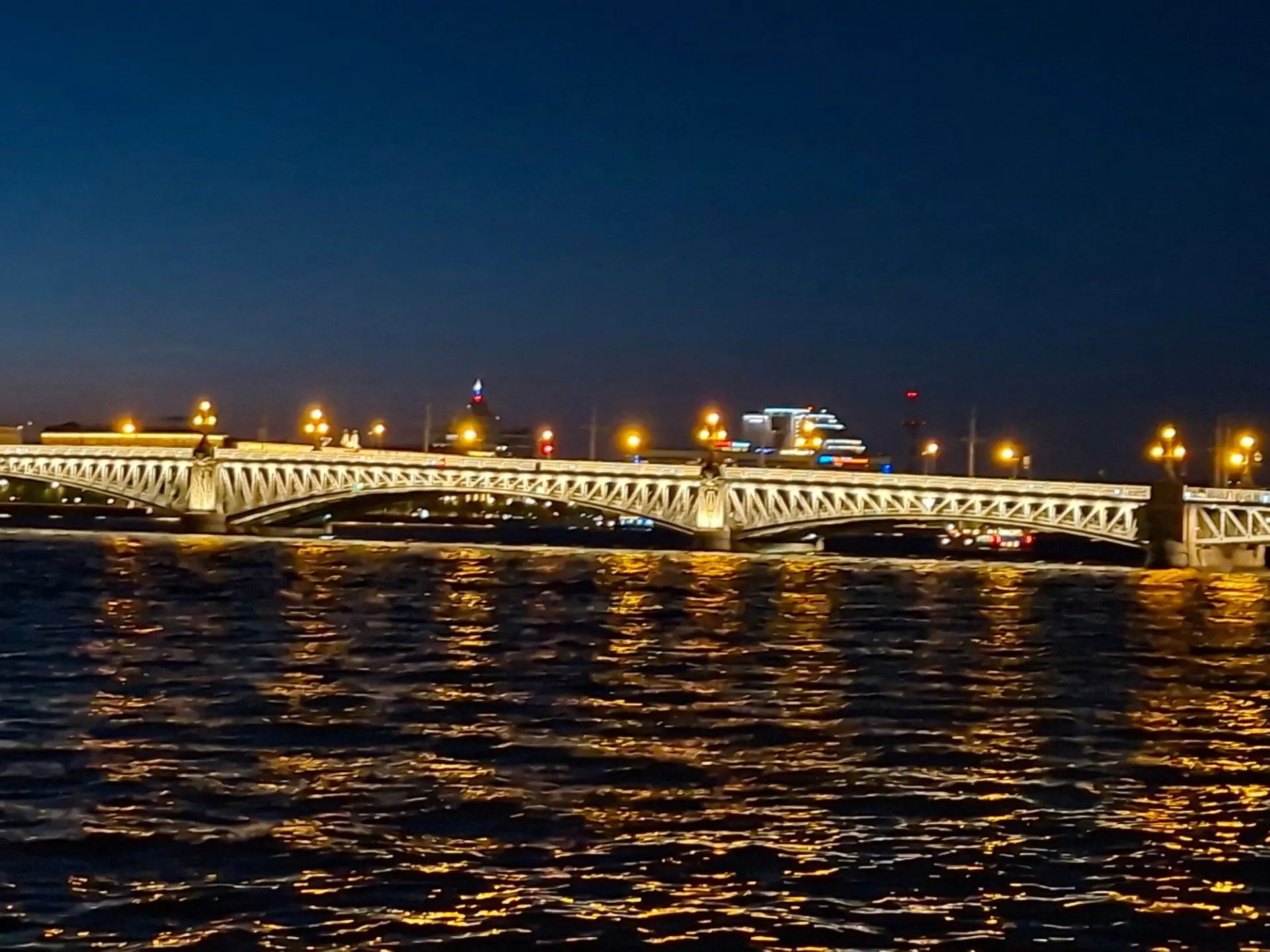 Санкт-Петербургта сәяхәт: шәһәрнең иң матур урыннарын барладык