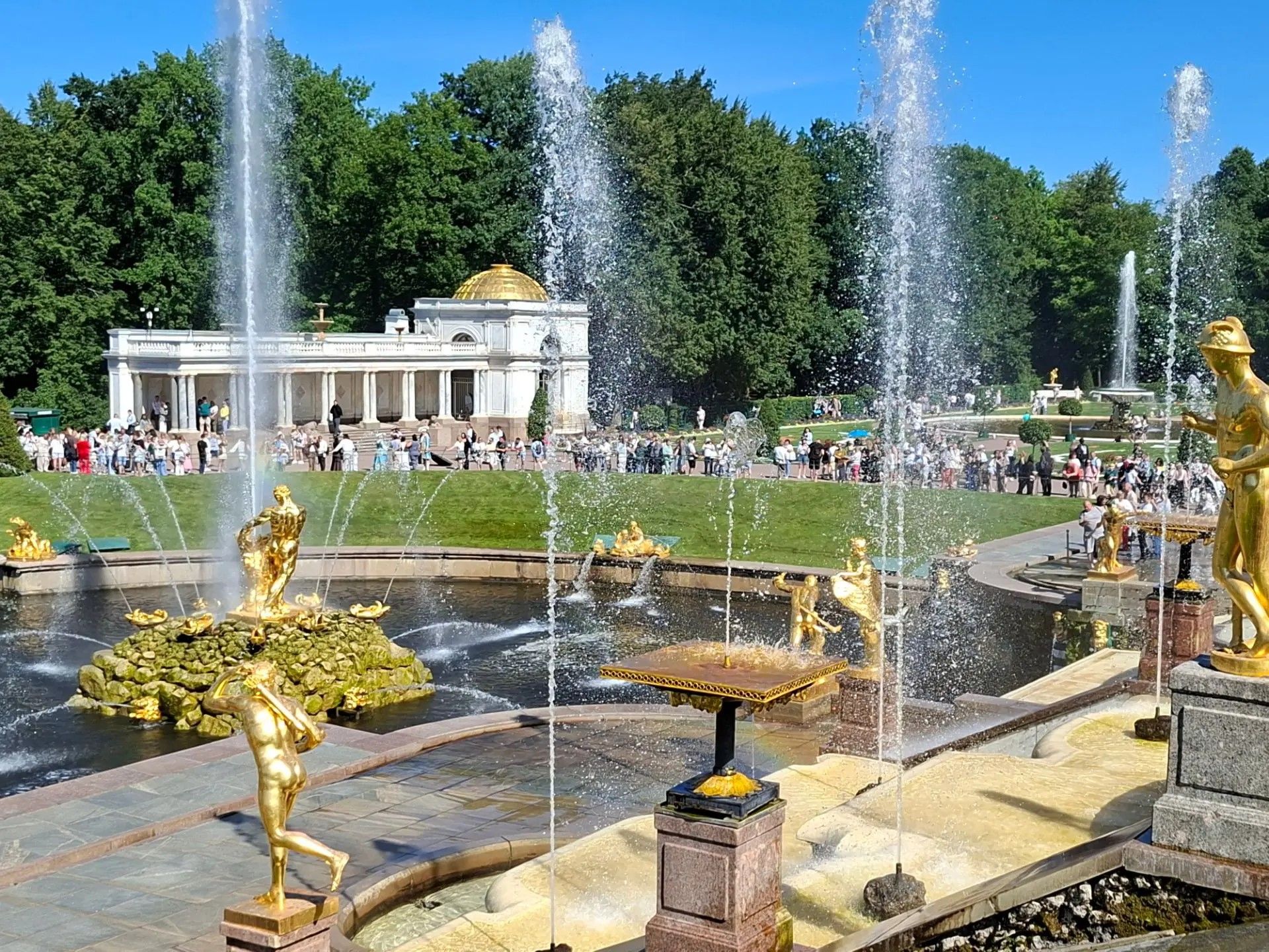 Санкт-Петербургта сәяхәт: шәһәрнең иң матур урыннарын барладык