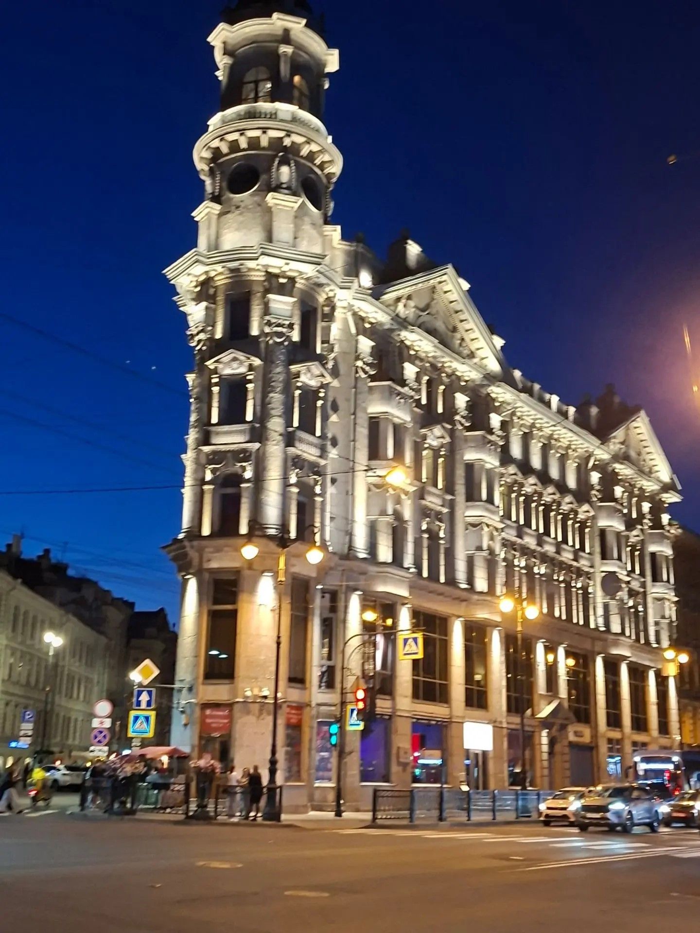 Санкт-Петербургта сәяхәт: шәһәрнең иң матур урыннарын барладык