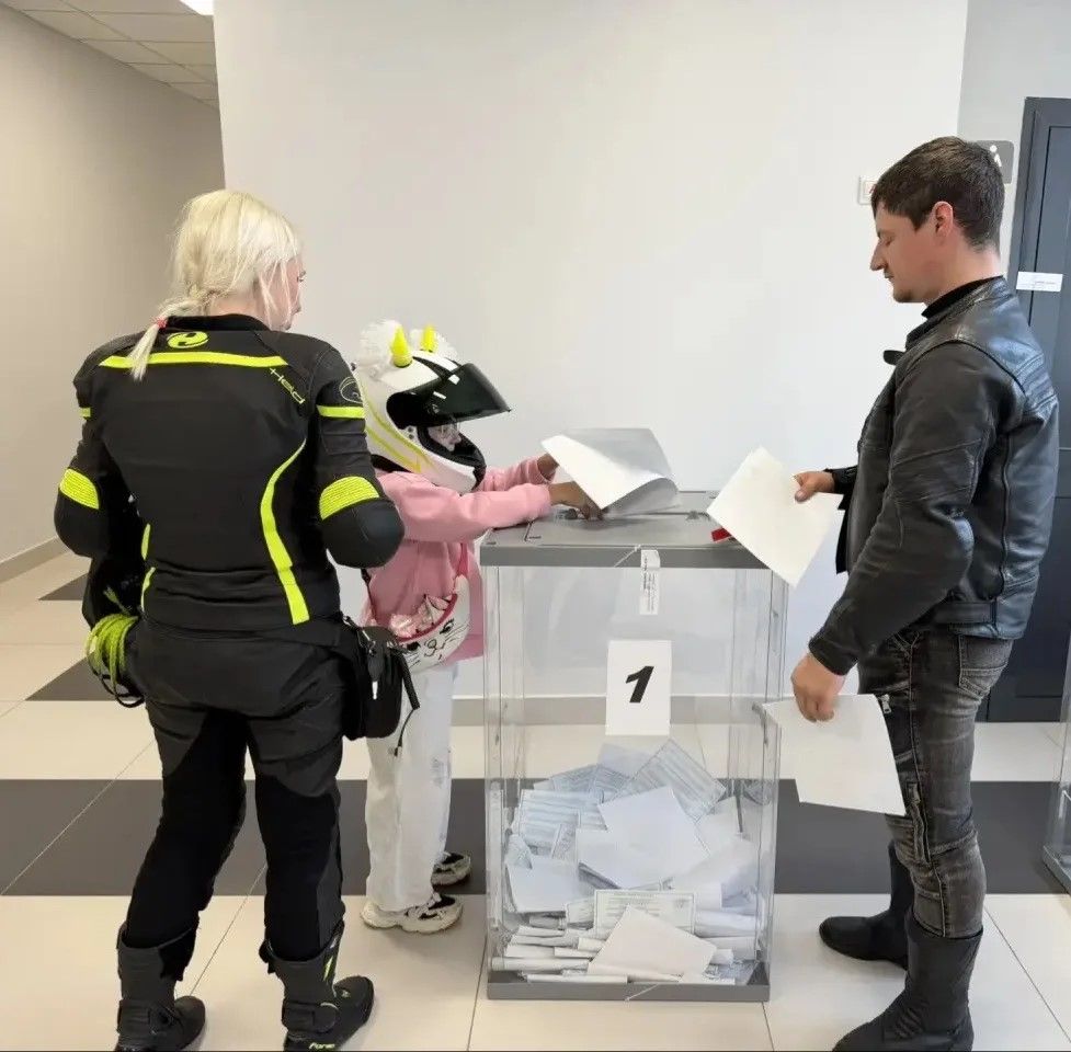 После закрытия мотосезона в Челнах многодетная семья приехала на выборы