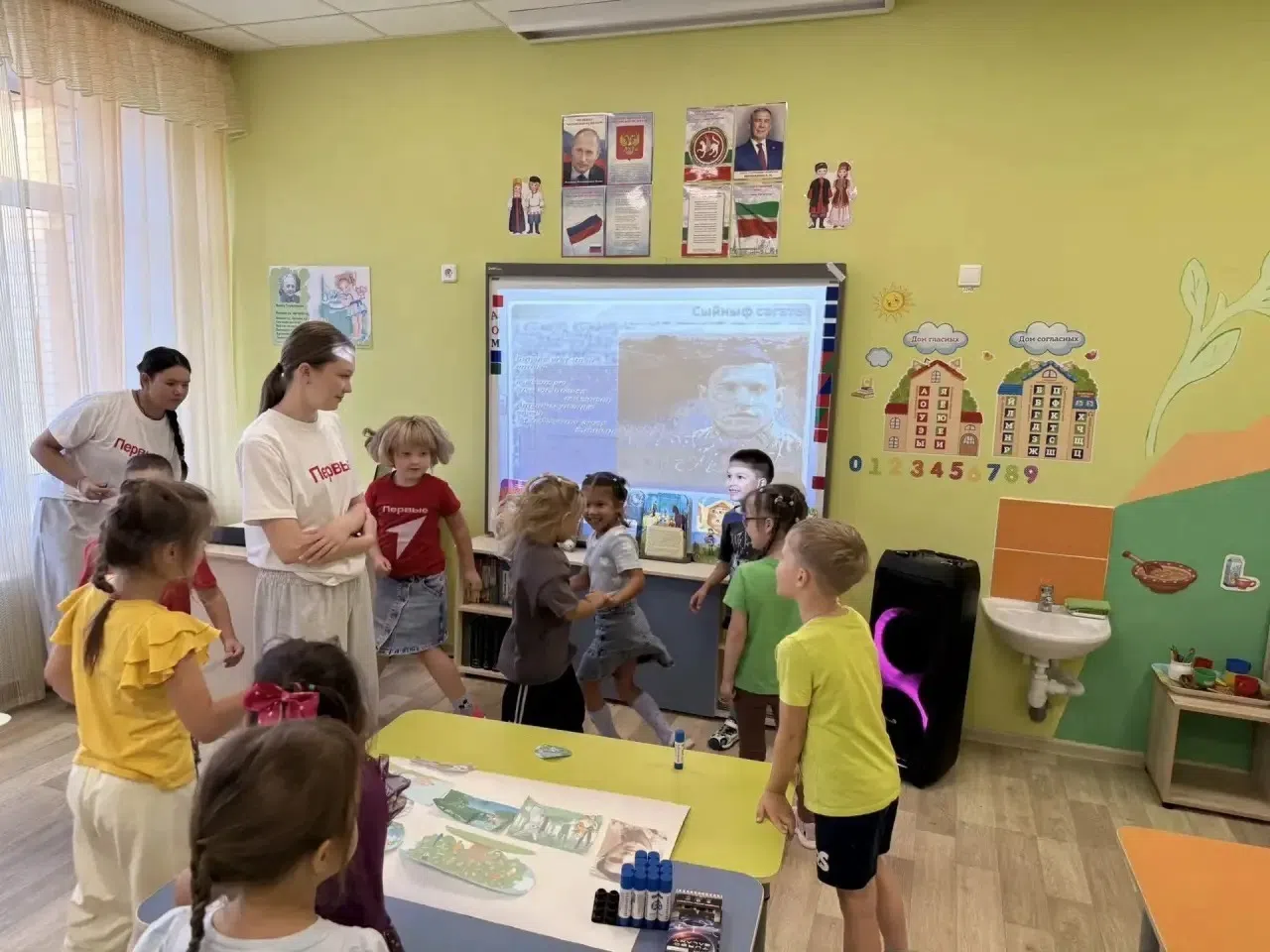 Кнәз мәктәбенең «Беренчеләр» активистлары балалар өчен әдәби чара оештырды