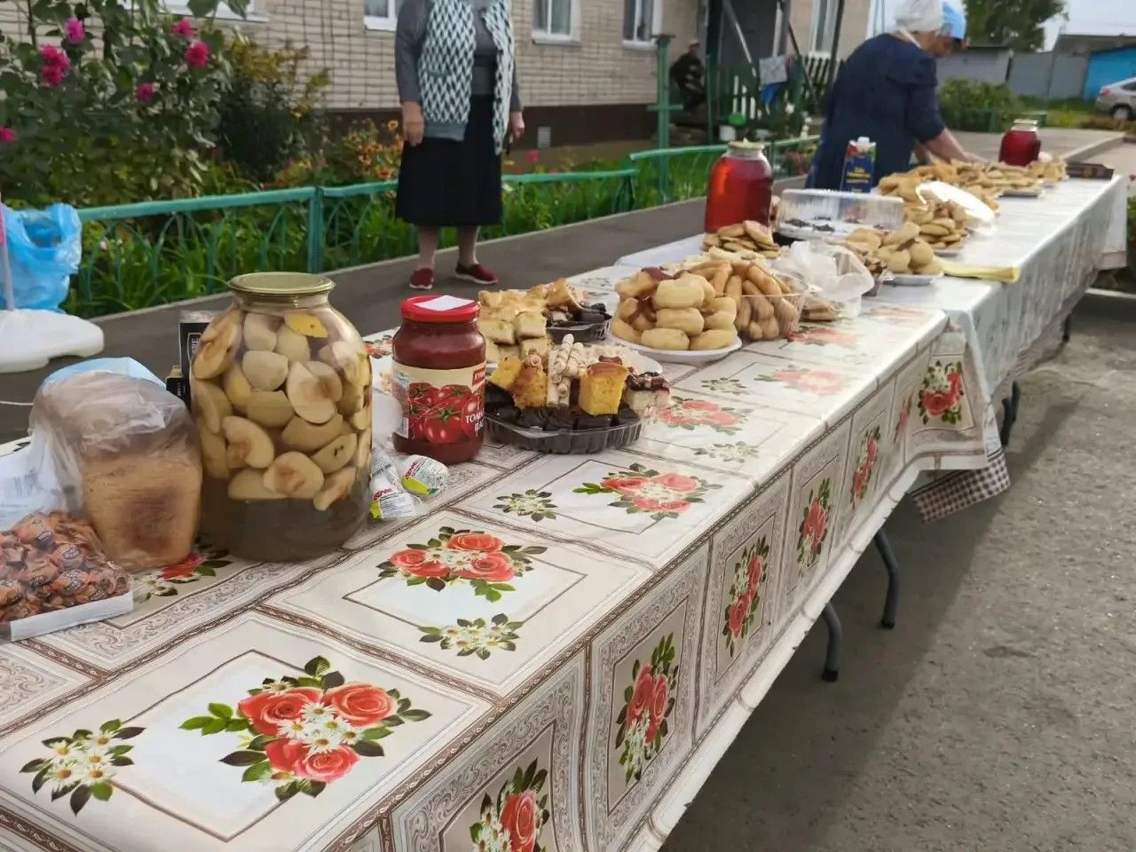 Теләнче-Тамакта узган бакчачылар бәйрәмендә гигант кабаклар шаккатырды