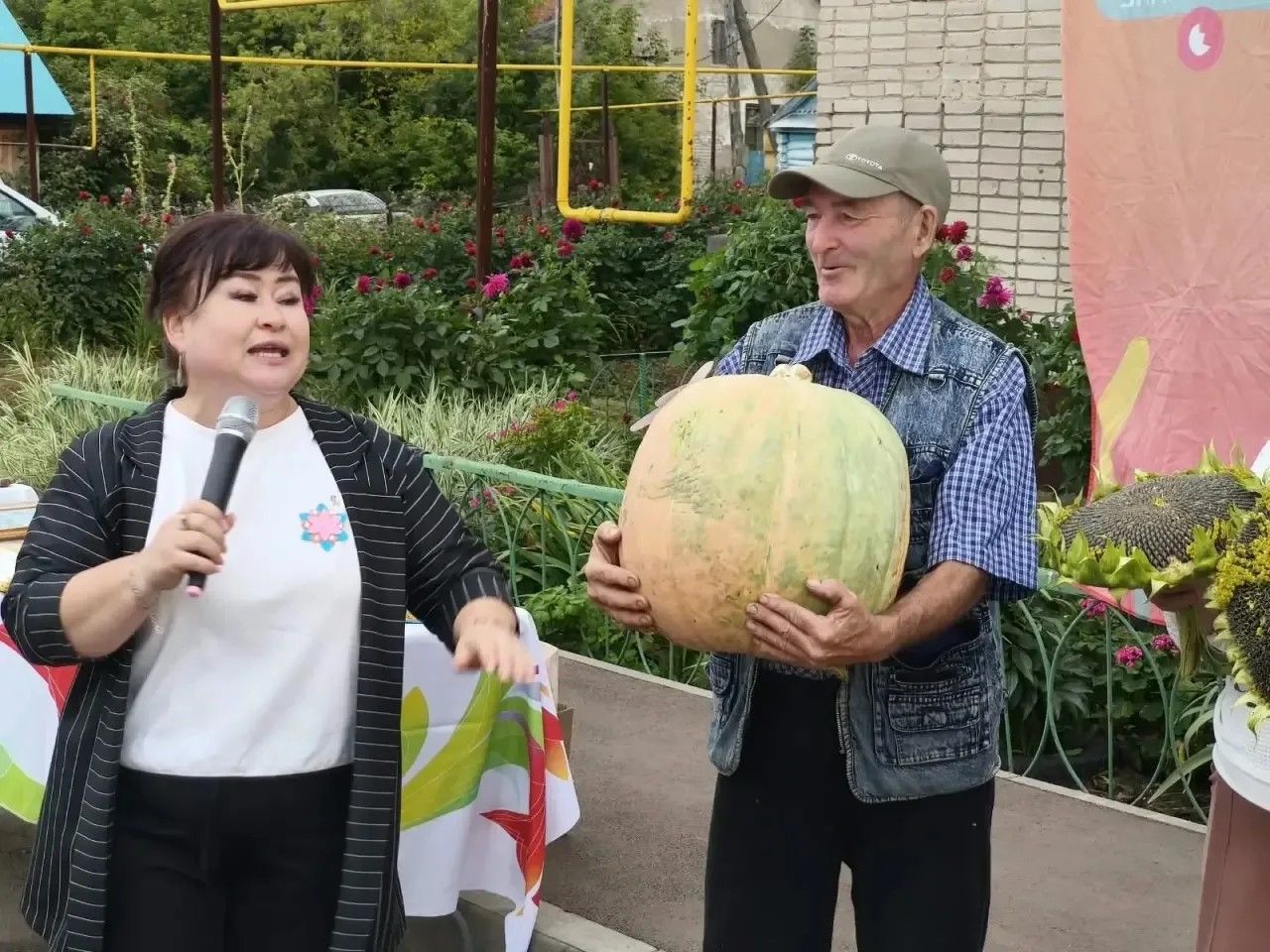 Теләнче-Тамакта узган бакчачылар бәйрәмендә гигант кабаклар шаккатырды