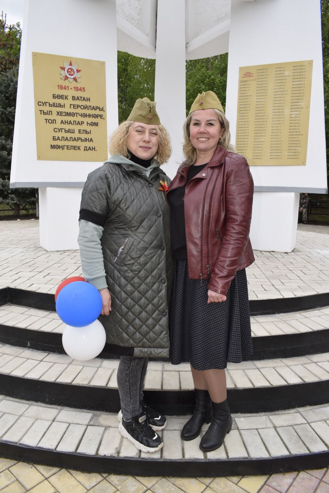 В селе Бурды у памятника воинам-односельчанам, погибшим в Великой Отечественной войне, прошел праздник, посвященный 78-й годовщине Великой Победы