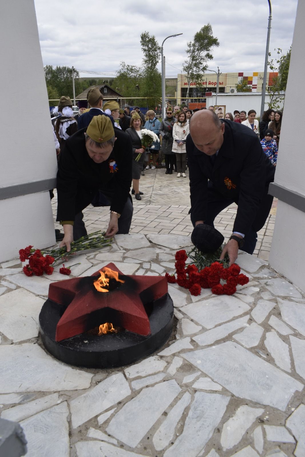 В селе Бурды у памятника воинам-односельчанам, погибшим в Великой Отечественной войне, прошел праздник, посвященный 78-й годовщине Великой Победы