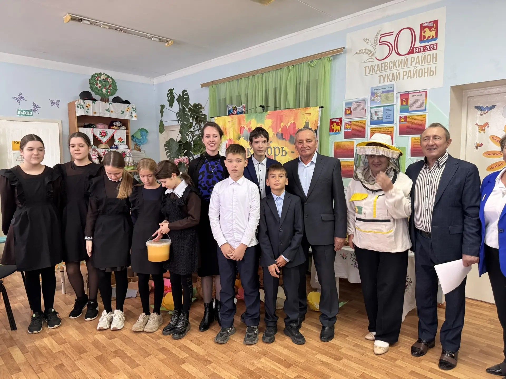 Калмия авылы китапханәсендә Бал бәйрәме