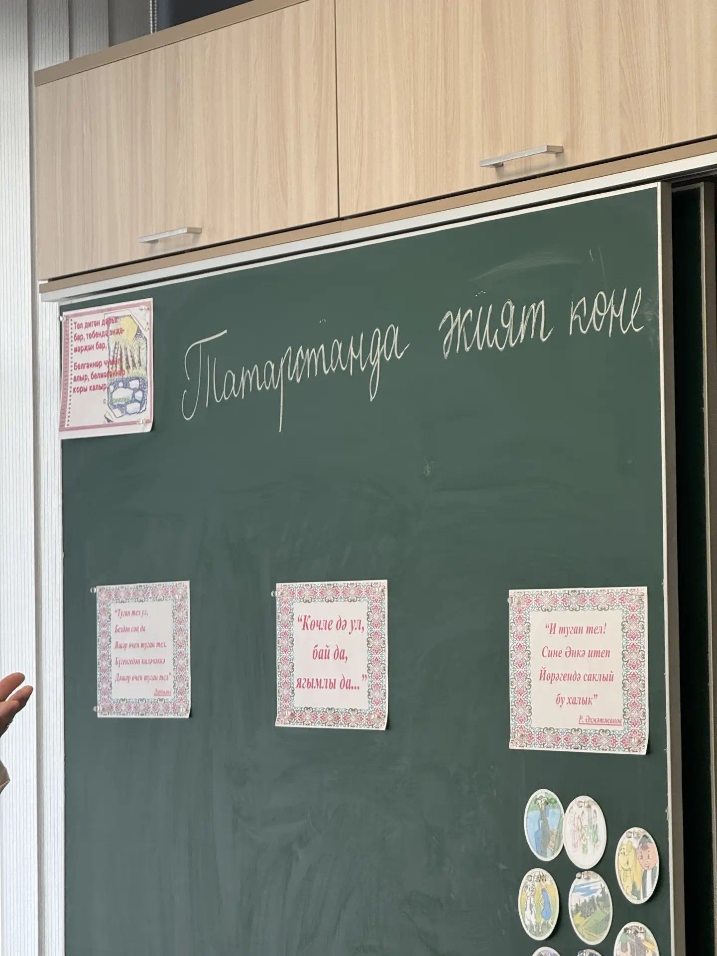 Марат Ахметов в рамках рабочей поездки оценил обновленную школу в поселке Новый и познакомился с историей учебного заведения