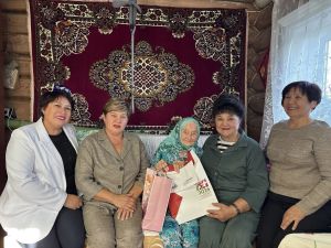 Мерәс авылында яшәүче тыл ветераны Маһира апа Мәрдәнова 102 яшьлек олуг юбилеен каршы алды