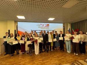 Тукай районы башлыгы иң яхшы чыгарылыш укучыларын һәм укытучыларны бүләкләде