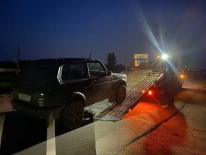 Сотрудники ГИБДД на ночной трассе поймали нарушителя с сильным опьянением