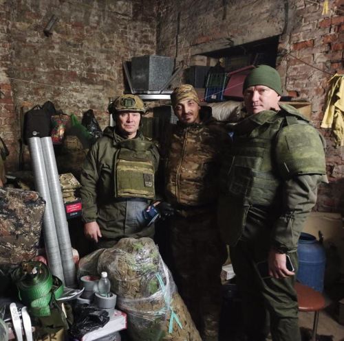 Встреча с нашими бойцами в зоне специальной военной операции: передача гуманитарной помощи и поздравления в честь Дня матери