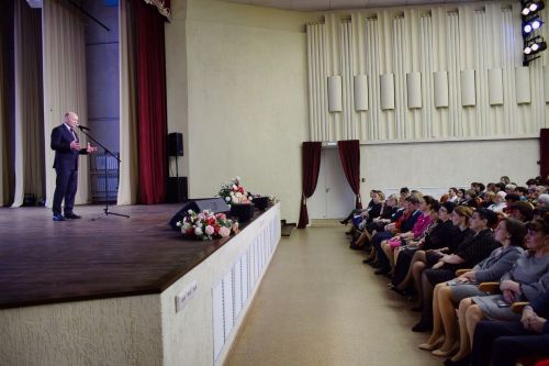 Сегодня в Доме культуры посёлка Новый прошёл праздничный концерт ко Дню работника культуры с участием артистов района