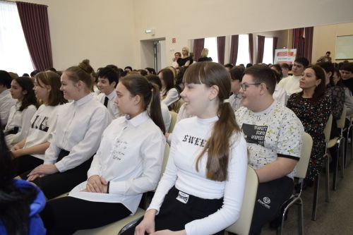 В зале заседаний администрации Тукаевского района прошла встреча с руководителем регионального отделения «Движение первых» Тимуром Сулеймановым