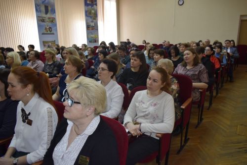 В зале заседаний администрации Тукаевского района прошла встреча с руководителем регионального отделения «Движение первых» Тимуром Сулеймановым