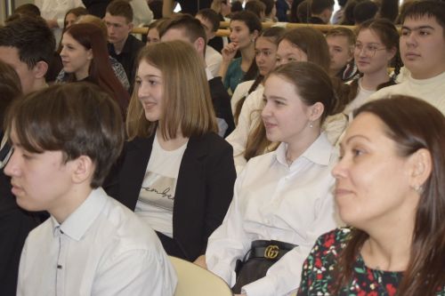 В зале заседаний администрации Тукаевского района прошла встреча с руководителем регионального отделения «Движение первых» Тимуром Сулеймановым