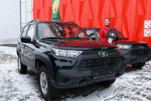 Рустам Минниханов вручил автомобили работникам районных управлений сельского хозяйства и продовольствия
