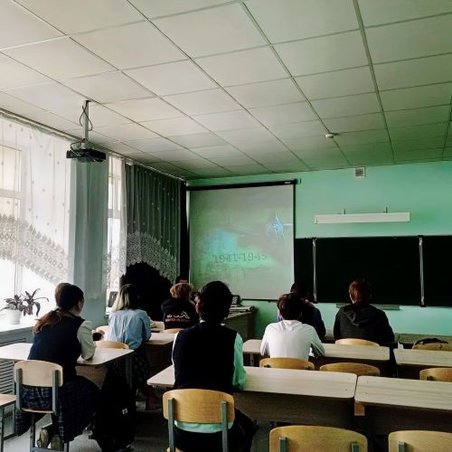 В МБОУ «Бетькинская СОШ» провели интересный классный час «Помню горжусь»