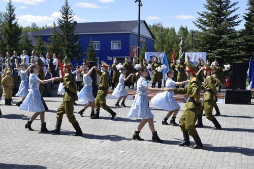 Сегодня по всей стране проходят празднования в честь Дня Великой Победы