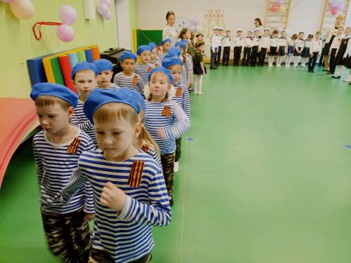 В «Ромашке» – смотр строя и песни