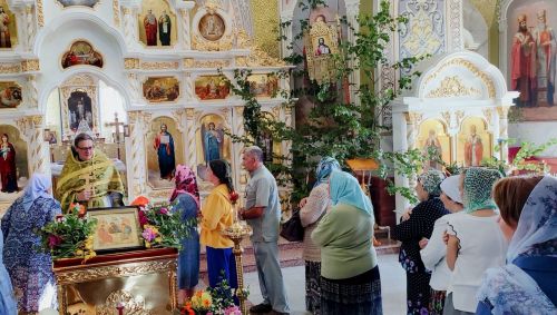 Кенәз авылының Изге Николай гыйбадәтханәсендә Троица бәйрәме хөрмәтенә бәйрәм литургиясе узды