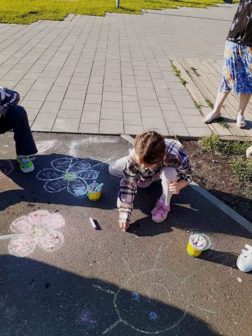 В Бетькинской СДК провели в парке «Зелёный островок» игровую программу с песнями и танцами