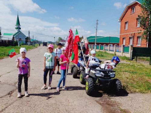 Сабантуй алдыннан Таулык авылы балалары бүләкләр җыюга чыктылар