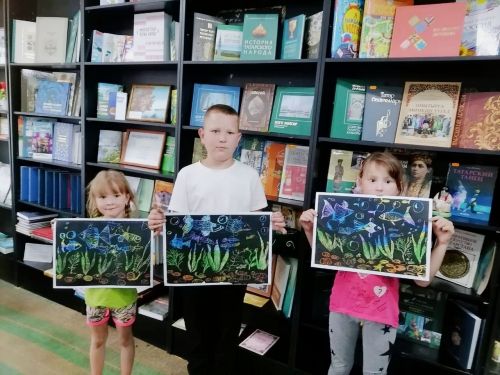 В Калмашской сельской библиотеке познакомили ребят с техникой «граттаж»