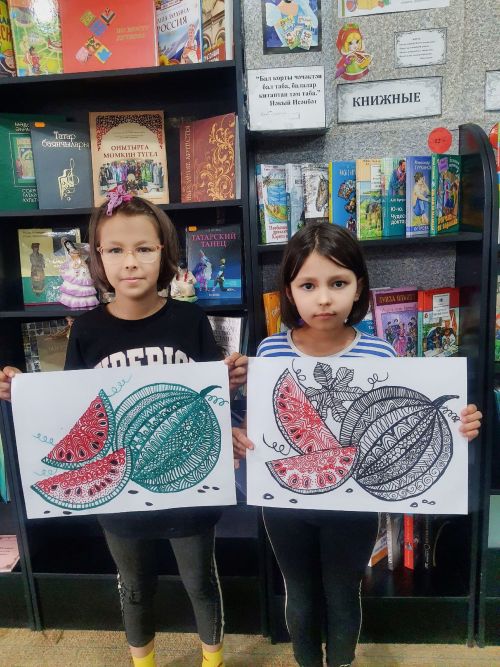 В Калмашской библиотеке прошёл мастер-класс по рисованию арбуза