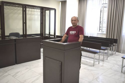 И зачем не сдал права на трактор?