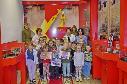 В Музее боевой славы «Патриот» работники дома культуры провели урок мужества «Память огненных лет. Курская дуга»