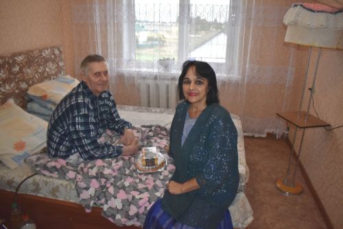 Кенәз мәдәният йорты хезмәткәрләре, игелекле сүз белән ярдәм итү максаты белән, мөмкинлекләре чикле өлкәннәр йортында булдылар