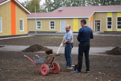 «Балкыш» лагере янында чыршылар утырттылар