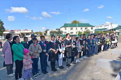 У памятника «Никто не забыт, ничто не забыто» погибшим, в годы ВОВ односельчанам, прошёл митинг «Спасибо Вам, солдаты, за Победу», посвященный Дню окончания второй мировой войны