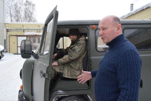 Глава Тукаевского муниципального района передал бойцам полка гуманитарную помощь и автомобиль