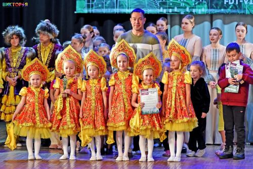 Народный молодежный танцевальный коллектив «АЙС» поздравляет всех с Новым 2024 годом