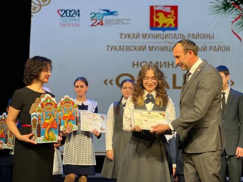 Руководитель Исполнительного комитета Камиль Назмиев чествовал одаренных детей Тукаевского района.