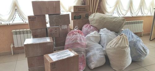 Волонтёрская группа «Милосердие» Новотроицкого сельского поселения передали для отправки гуманитарную помощь в зону СВО: маскировочные сети, продукты питания