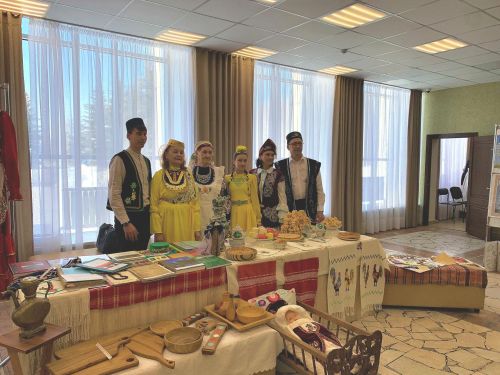 В Новопоселковском сельском доме культуры с большим размахом прошел муниципальный этап ежегодного фестиваля родословной «Эхо веков в истории семьи»
