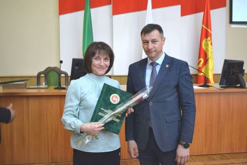 Бүләкләр тапшырылды