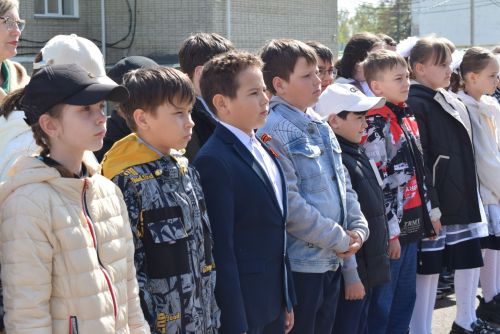В честь героев: торжественный митинг и посадка деревьев в Шильнебашской школе